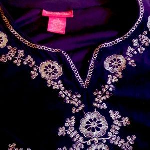 Purple velour top in large 1x size. 3:4 sleeves with white embroidery